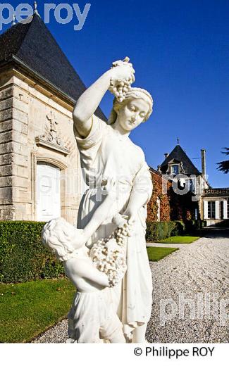 CHATEAU BEYCHEVELLE, SAINT-JULIEN, MEDOC, GIRONDE, AQUITAINE, FRANCE. (33V38926.jpg)