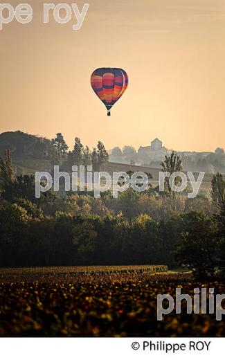 MONTGOLFIERE , ET VIGNOBLE DE MONTAGNE SAINT EMILION, GIRONDE, FRANCE. (33V39308.jpg)