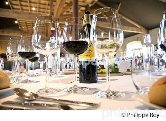 RECEPTION,  VIN A TABLE , CHATEAU KIRWAN  AOC MARGAUX, , MEDOC, GIRONDE, AQUITAINE. (33V40717.jpg)