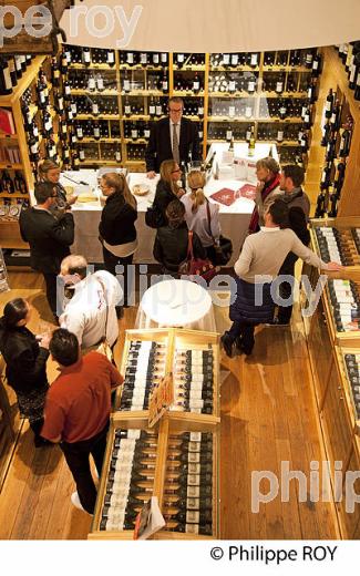 DEGUSTATION ET VENTE DE BOUTEILLES DE VIN, CAVE D' ULYSSE,  MARGAUX, MEDOC, GIRONDE, AQUITAINE. (33V40724.jpg)