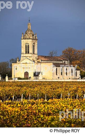 VIGNOBLE ET EGLISE DE  MARGAUX, MEDOC, GIRONDE, AQUITAINE. (33V40928.jpg)