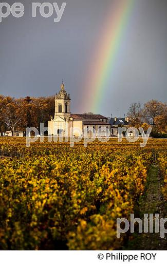 VIGNOBLE ET EGLISE DE  MARGAUX, MEDOC, GIRONDE, AQUITAINE. (33V40929.jpg)