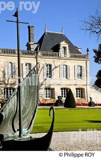 JARDIN DU  CHATEAU BEYCHEVELLE, SAINT-JULIEN, MEDOC, GIRONDE, AQUITAINE, FRANCE. (33V42212.jpg)