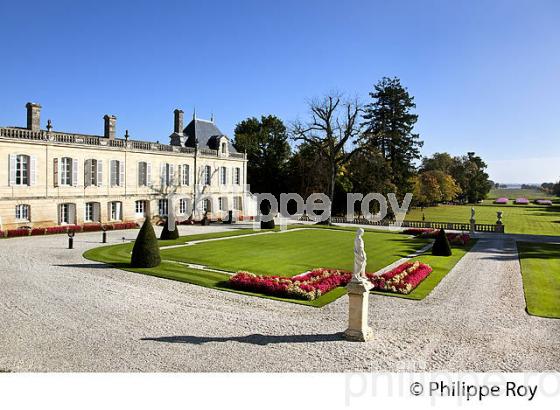 JARDIN DU  CHATEAU BEYCHEVELLE, SAINT-JULIEN, MEDOC, GIRONDE, AQUITAINE, FRANCE. (33V42220.jpg)