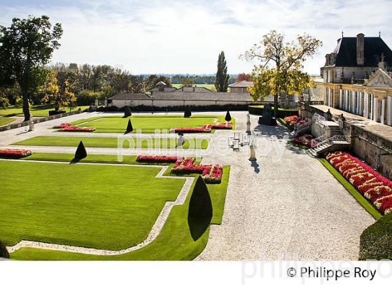 JARDIN A LA FRANCAISE  DU  CHATEAU BEYCHEVELLE, SAINT-JULIEN, MEDOC, GIRONDE, AQUITAINE, FRANCE. (33V42223.jpg)
