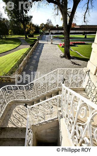 JARDIN A LA FRANCAISE  DU  CHATEAU BEYCHEVELLE, SAINT-JULIEN, MEDOC, GIRONDE, AQUITAINE, FRANCE. (33V42231.jpg)