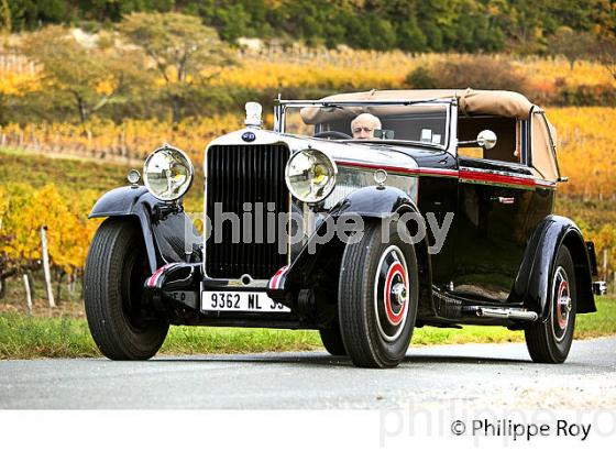 VOITURE DE COLLECTION DELAGE 1930 ET VIGNOBLE DE MONTAGNE SAINT EMILION, AUTOMNE, GIRONDE. (33V44438.jpg)