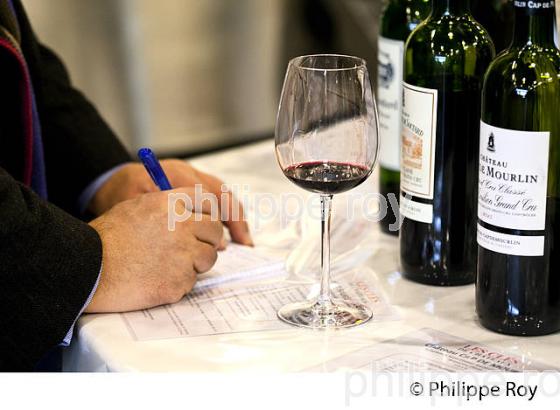 DEGUSTATION DES VINS  DE BORDEAUX EN PRIMEUR, MILLESIME 2015. (33V45313.jpg)