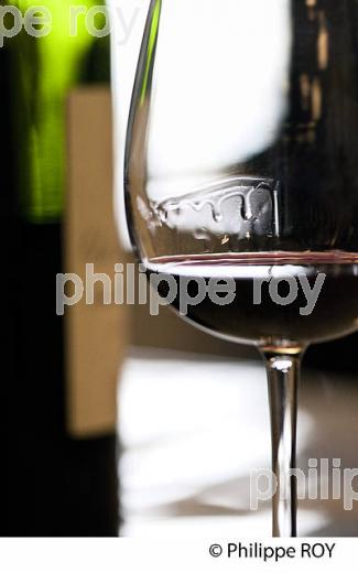 DEGUSTATION DES VINS  DE BORDEAUX EN PRIMEUR, MILLESIME 2015. (33V45413.jpg)