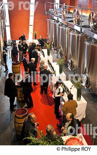 DEGUSTATION DES VINS  DE BORDEAUX EN PRIMEUR, MILLESIME 2015. (33V45438.jpg)