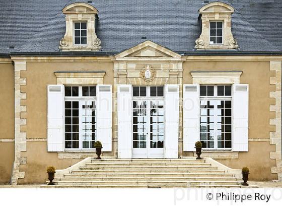 CHATEAU DE ROUILLAC, VINS  DES GRAVES  DE  PESSAC-LEOGNAN, VIGNOBLE DE BORDEAUX, GIRONDE. (33V46220.jpg)
