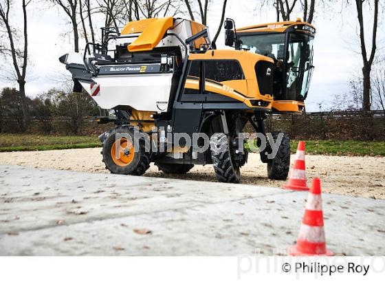 FORMATION CONDUITE TRACTEUR PORTE-OUTIL, AGRICAPCONDUITE, CFA, MONTAGNE, GIRONDE. (33V46234.jpg)