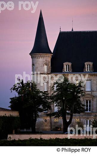 CHATEAU PICHON LONGUEVILLE , PAUILLAC , MEDOC,  AQUITAINE. (33V47238.jpg)