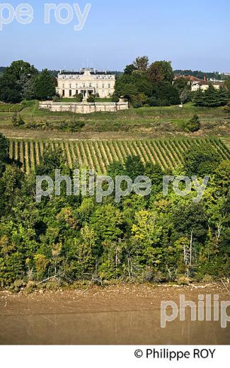 CHATEAU TAYAC, CORNICHE DE LA GIRONDE, RIVE DROITE  ET ESTUAIRE DE LA GIRONDE A BAYON. (33V47310.jpg)