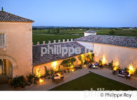 CHATEAU LAFAURIE-PEYRAGUEY,  VIN AOC  SAUTERNES, HOTEL RESTAURANT LALIQUE , GIRONDE. (33V48215.jpg)