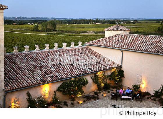 CHATEAU LAFAURIE-PEYRAGUEY,  VIN AOC  SAUTERNES, HOTEL RESTAURANT LALIQUE , GIRONDE. (33V48217.jpg)