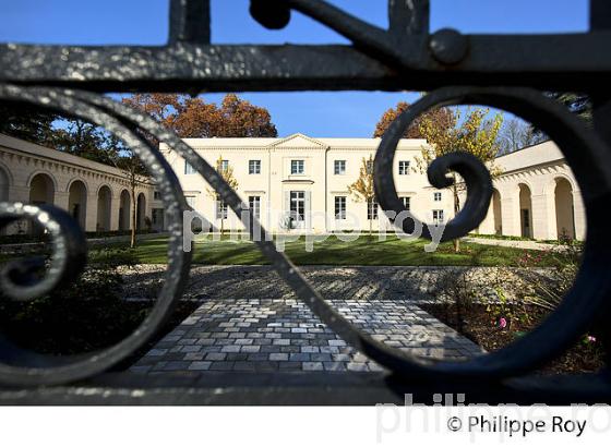 LE CHATEAU DE L' HOSPITAL, 18 EME SIECLE, AOC VINS DES GRAVES, PORTETS, GIRONDE. (33V48509.jpg)