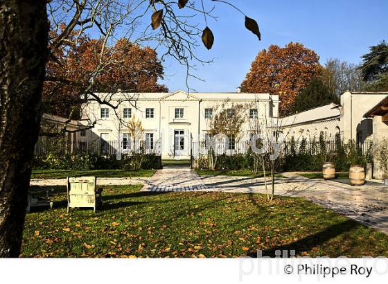 LE CHATEAU DE L' HOSPITAL, 18 EME SIECLE, AOC VINS DES GRAVES, PORTETS, GIRONDE. (33V48511.jpg)