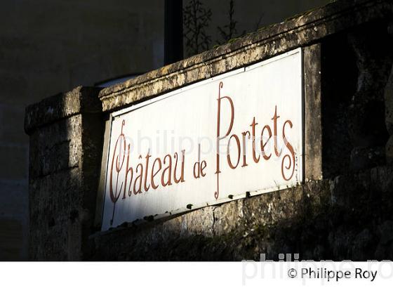 CHATEAU DE PORTETS, AOC VINS DE GRAVES , VALLEE DE LA GARONNE, PORTETS, GIRONDE. (33V48528.jpg)