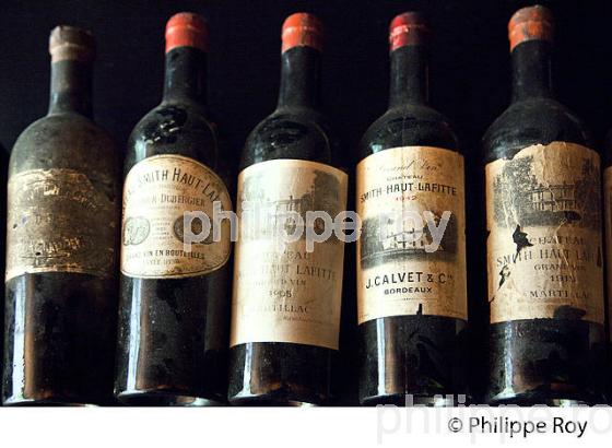 VIEUX MILLESIMES, CHATEAU SMITH-HAUT-LAFITTE,  GRAND CRU CLASSE,  AOC  GRAVES DE PESSAC LEOGNAN , GIRONDE. (33V48728.jpg)
