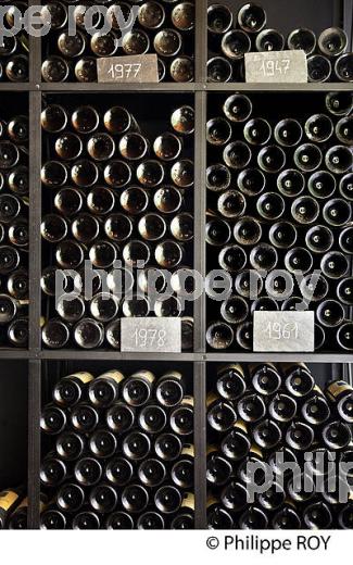 VIEUX MILLESIMES, CHATEAU SMITH-HAUT-LAFITTE,  GRAND CRU CLASSE,  AOC  GRAVES DE PESSAC LEOGNAN , GIRONDE. (33V48730.jpg)