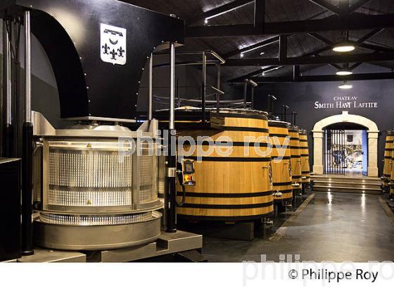 CUVIER DE VINIFICATION, CHATEAU SMITH-HAUT-LAFITTE,  GRAND CRU CLASSE,  AOC  GRAVES DE PESSAC LEOGNAN , GIRONDE. (33V48734.jpg)