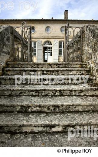 CHATEAU BEAUREGARD, AOC VIN  DE POMEROL, VINS DE BORDEAUX, GIRONDE. (33V49434.jpg)