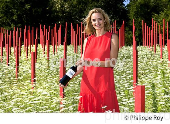 EMILIE GERVOSON, ET LE JARDIN D' IVRESSE, CHATEAU LARRIVET HAUT-BRION, VINS DE PESSAC-LEOGNAN, GIRONDE. (33V49802.jpg)