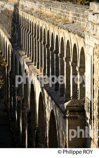 AQUEDUC SAINT CLEMENT , VIEUX MONTPELLIER, LANGUEDOC-ROUSSILLON. (34F00220.jpg)