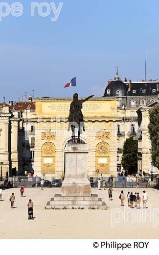 PLACE DU PEYROU , VIEUX MONTPELLIER, LANGUEDOC-ROUSSILLON. (34F00231.jpg)