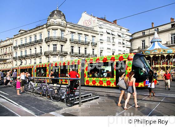PLACE DE LA COMEDIE, VIEUX MONTPELLIER, LANGUEDOC-ROUSSILLON. (34F00319.jpg)