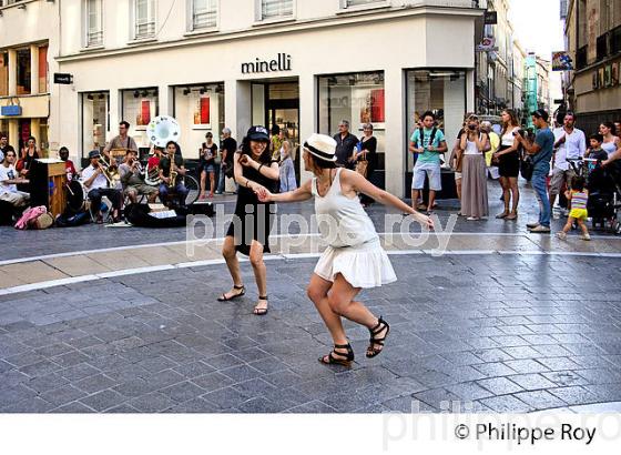 PLACE DE LA COMEDIE, VIEUX MONTPELLIER, LANGUEDOC-ROUSSILLON. (34F00324.jpg)