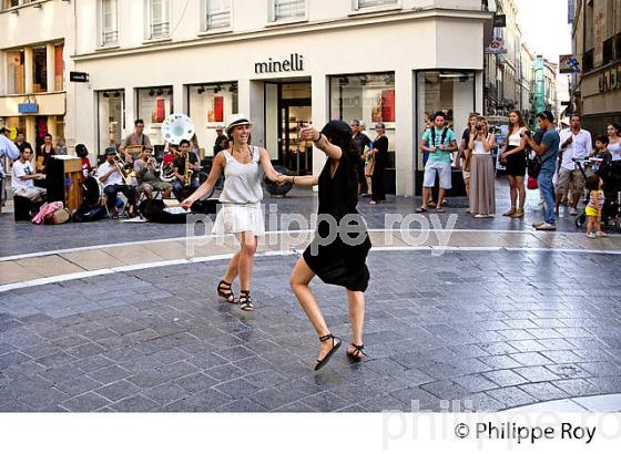PLACE DE LA COMEDIE, VIEUX MONTPELLIER, LANGUEDOC-ROUSSILLON. (34F00325.jpg)