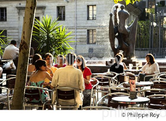 PLACE DU MARCHE AUX FLEURS, VIEUX MONTPELLIER, LANGUEDOC-ROUSSILLON. (34F00417.jpg)