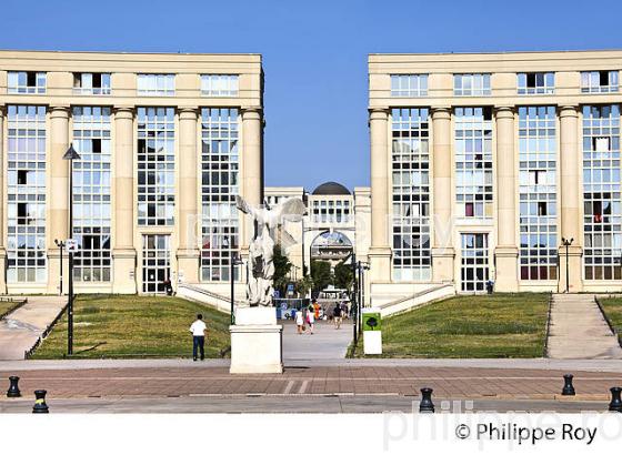 QUARTIER ANTIGONE, RICARDO BOFILL, MONTPELLIER, LANGUEDOC-ROUSSILLON. (34F00712.jpg)