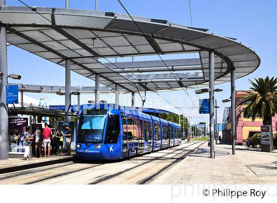 TRAMWAY,  MONTPELLIER, LANGUEDOC-ROUSSILLON. (34F00908.jpg)