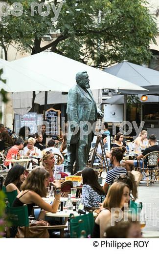 TERRASSE DE CAFE, PLACE  JEAN JAURES,  MONTPELLIER COEUR DE VILLE , HERAULT, LANGUEDOC. (34F01336.jpg)