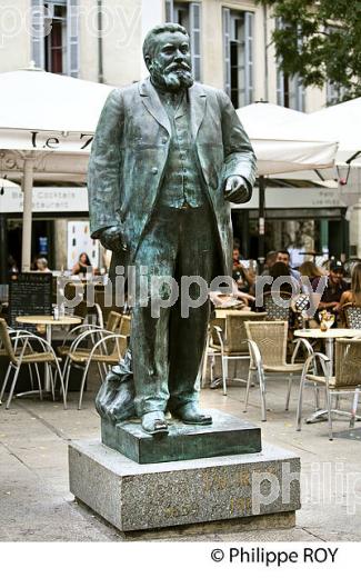 STATUE DE JEAN JAURES, PLACE  JEAN JAURES,  MONTPELLIER COEUR DE VILLE , HERAULT, LANGUEDOC. (34F01337.jpg)