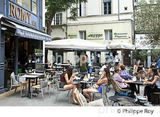 TERRASSE DE CAFE, RUE DRAPERIE ROUGE,  QUARTIER SAINT ROCH,  MONTPELLIER COEUR DE VILLE , HERAULT, LANGUEDOC. (34F01432.jpg)