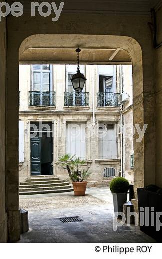 HOTEL PARTICULIER, RUE DE LA LOGE,  MONTPELLIER COEUR DE VILLE , HERAULT, LANGUEDOC. (34F01518.jpg)