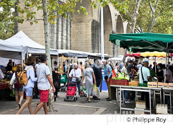 MARCHE DE ARCEAUX,  ET AQUEDUC SAINT CLEMENT , MONTPELLIER, HERAULT, LANGUEDOC. (34F01539.jpg)