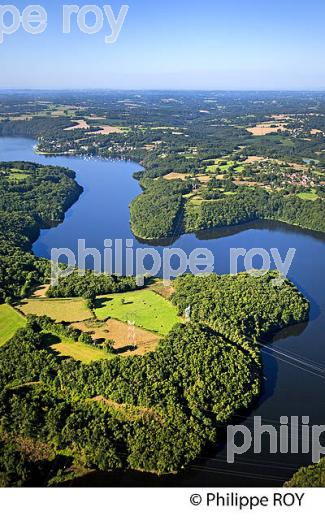 LE LAC DE BARRAGE D' EGUZON SUR LA CREUSE, INDRE. (36F00322.jpg)