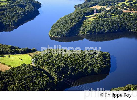 LE LAC DE BARRAGE D' EGUZON SUR LA CREUSE, INDRE. (36F00327.jpg)