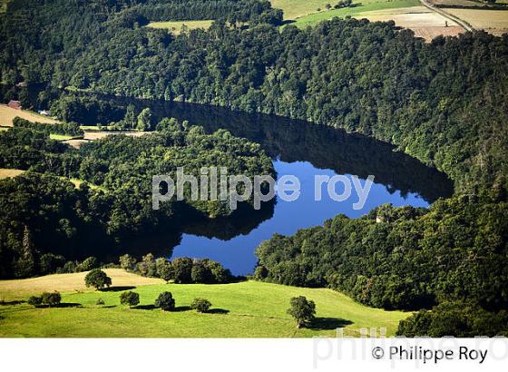 LE LAC DE BARRAGE D' EGUZON SUR LA CREUSE, INDRE. (36F00329.jpg)