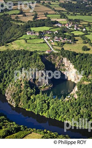 LA BOUCLE DU PIN, SUR LA CREUSE, VALLEE DES PEINTRES,  INDRE. (36F00336.jpg)