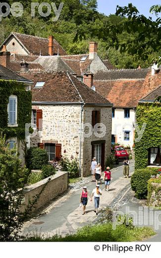 VILLAGE DE GARGILESSE DAMPIERRE, VALLEE DE LA CREUSE, INDRE. (36F00427.jpg)