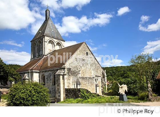 EGLISE ROMANE, VILLAGE DE GARGILESSE DAMPIERRE, VALLEE DE LA CREUSE, INDRE. (36F00434.jpg)