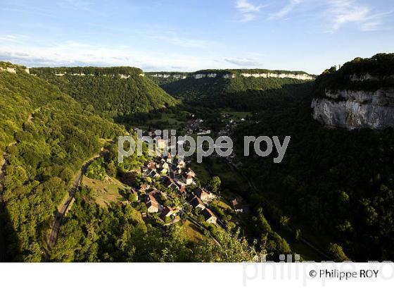 VILLAGE ET RECULEES DE BAUME-LES-MESSIEURS, JURA, FRANCE (39F00739.jpg)