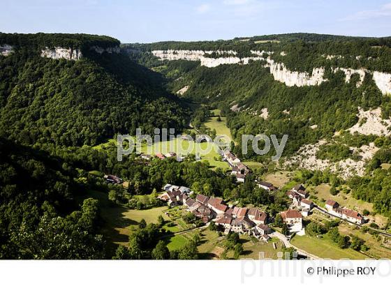 VILLAGE ET RECULEES DE BAUME-LES-MESSIEURS, JURA, FRANCE (39F00805.jpg)