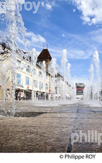 PLACE DE LA LIBERTE, LONS-LE-SAUNIER, JURA, FRANCE (39F01022.jpg)